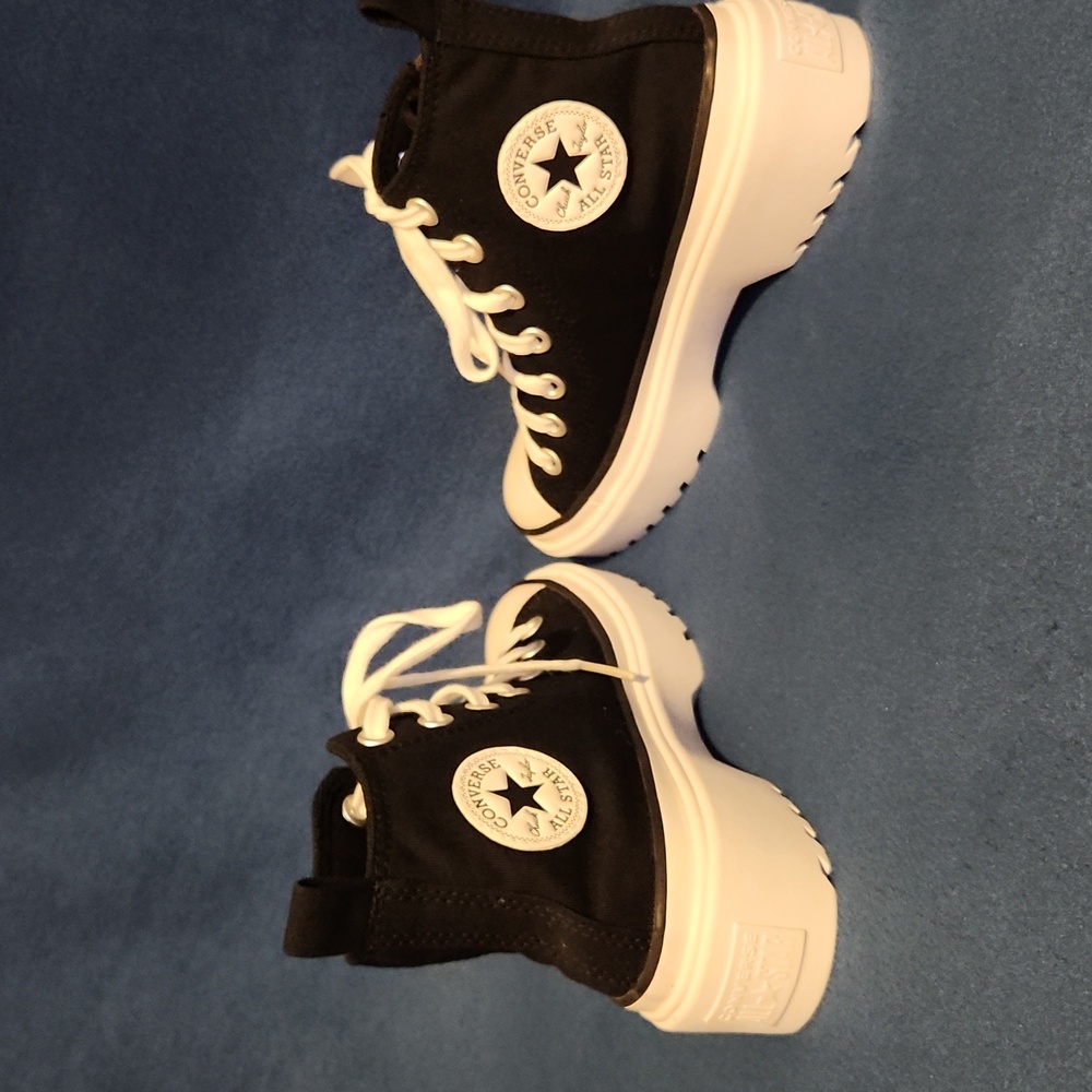 CONVERSE KIDS Black High-Top Sneakers with White Soles Size 2. - Picture 5 of 9